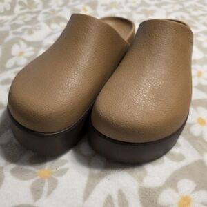 Crocs Dylan Platform Clogs